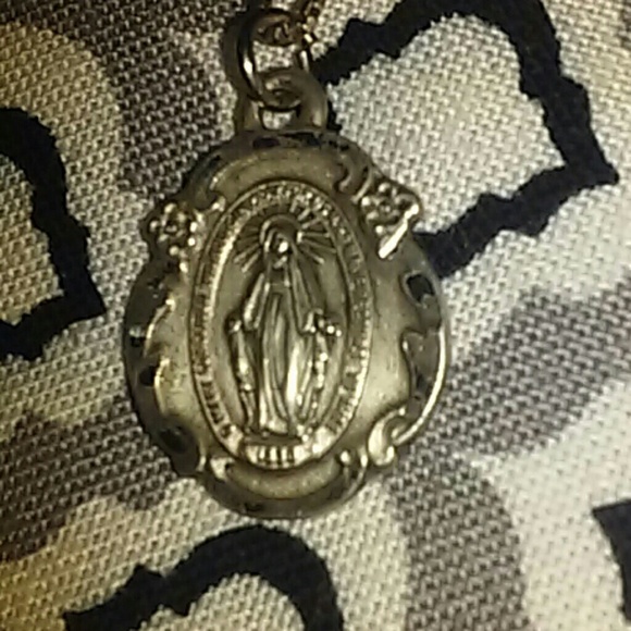 Mother Mary Pendant Necklace - Picture 1 of 4